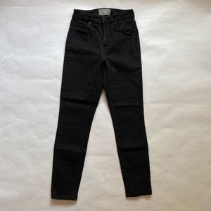 EVERLANE Curvy High-Rise Skinny Crop Black Jeans